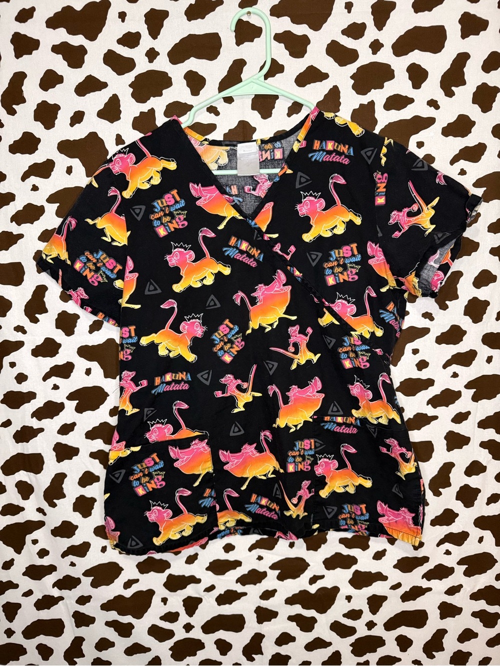 Disney Lion King Hakuna Matata Women's V-Neck Scrub Top M Black/Pink/Yellow